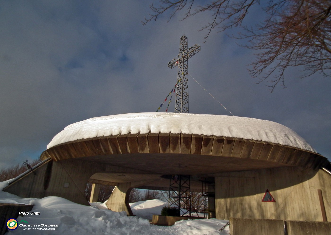 58 Il Sacrario in vetta al Monte Tesoro (1431 m).JPG